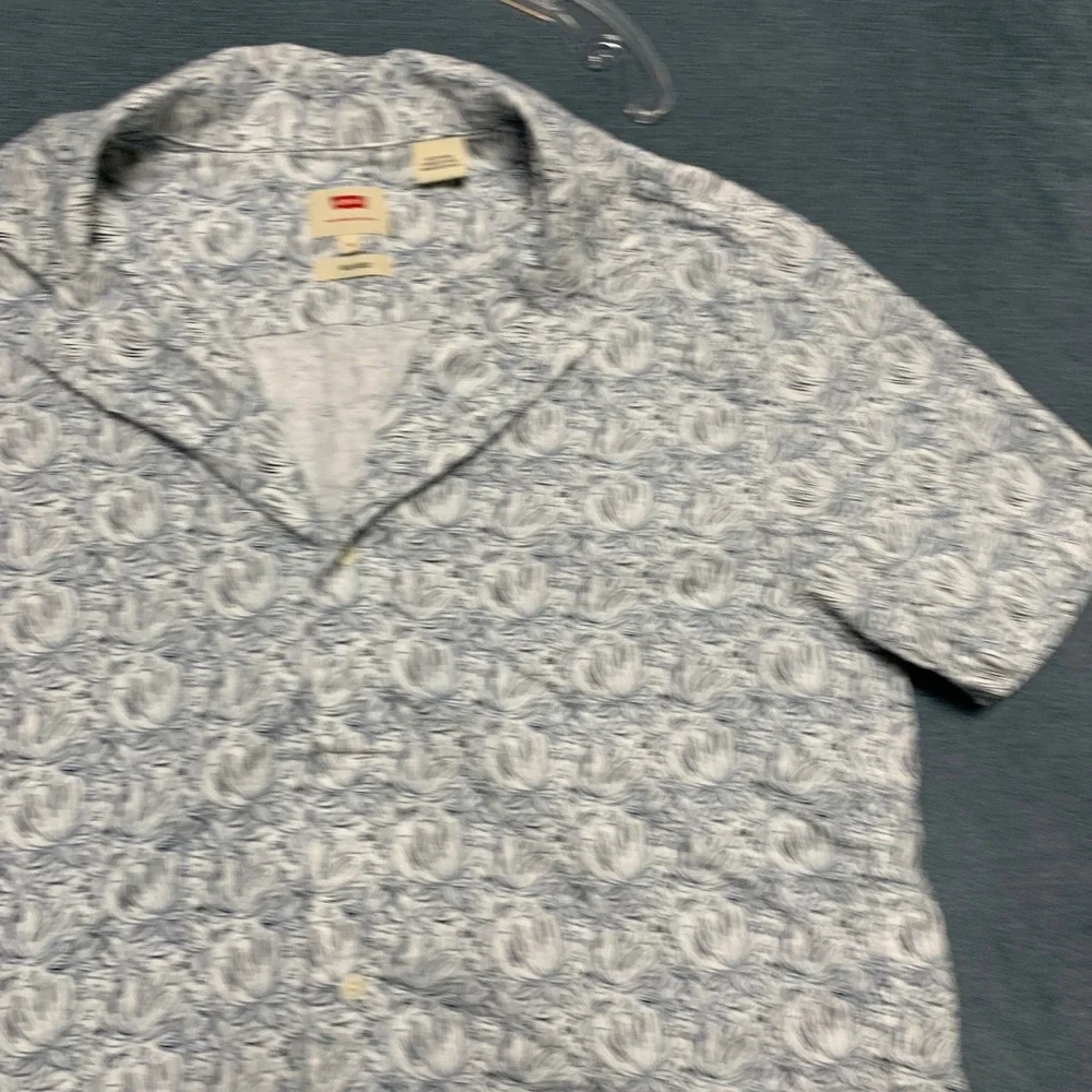 Levi's Camp Shirt Mens Medium White Blue Floral Botanical Beachwear Relaxed Fit